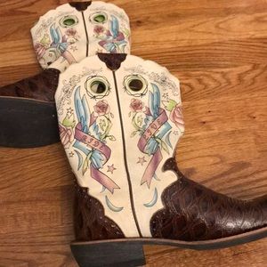 size 9 women’s Ariat boots